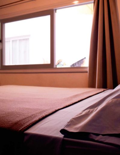 Habitación-con-cama-matirmonial---Room-with-Matrimonial-bed-1
